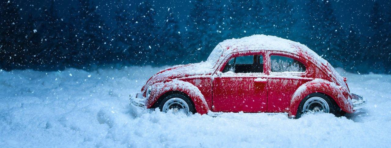Auto im Schnee